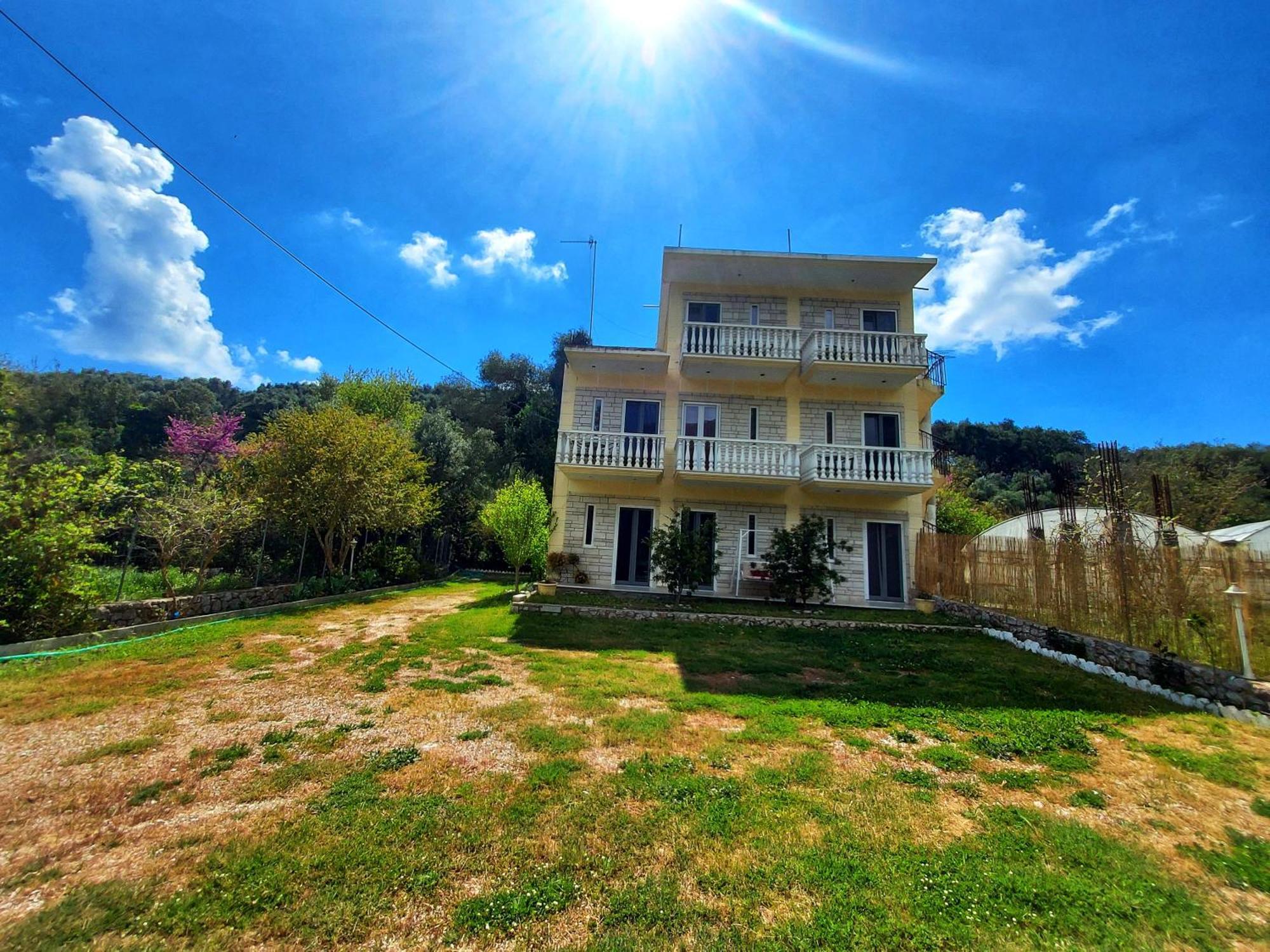 Calma Studios Parga Bilik gambar